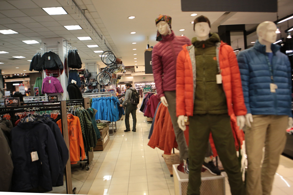 Retraso en lluvias complica al retail por cambio de colección