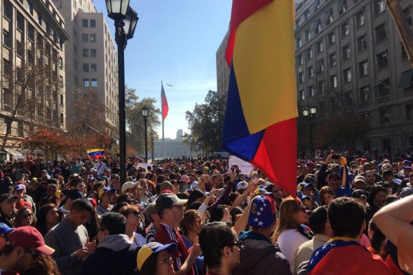 Venezolanos en Chile salen a las calles por elecciones presidenciales