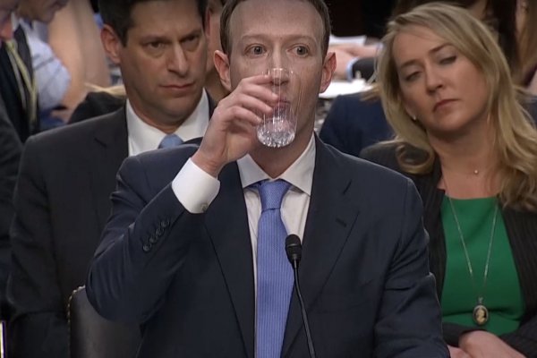 Zuckerberg pide perdón en el Parlamento Europeo y admite que "tomará tiempo hacer cambios"
