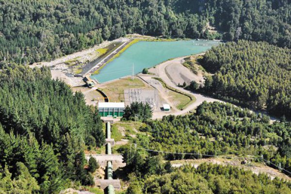 Eléctrica ligada a Juan Claro incorpora socio canadiense y se queda con central Duqueco