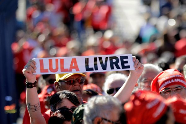 La estrategia de Lula para hacer campaña desde la cárcel por la presidencia de Brasil