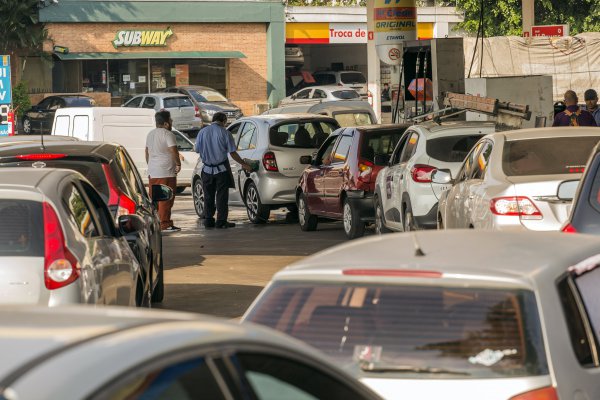 Presidente de Brasil llama al Ejército para desbloquear huelga de camioneros