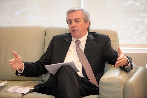 Juan Benavides renuncia a AFP Habitat y asume el vicepresidente de la compañía