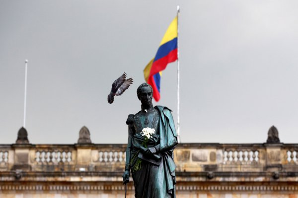 El uribismo y y la izquierda 'chavista' disputarán la presidencia de Colombia