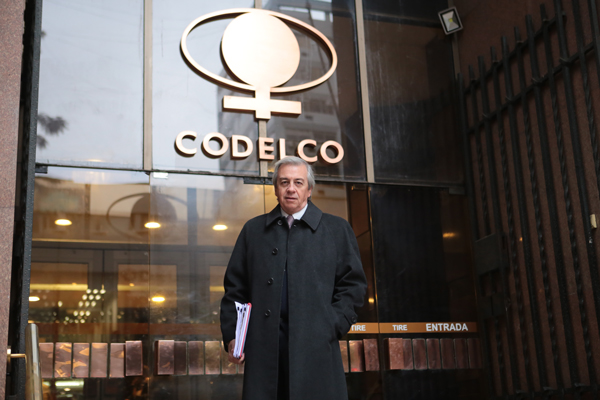 Benavides se estrena en Codelco y abogados ven difícil revertir nombramiento