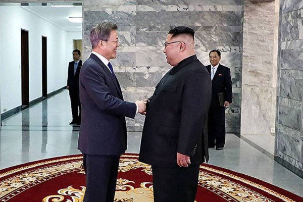 Moon podría unirse a Kim y Trump en Singapur para celebrar cumbre trilateral