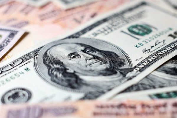 Dólar cierra con leve alza en Chile en línea con tendencia global