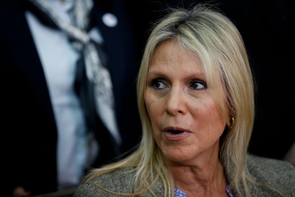 Lily Pérez deja entrever posible veto de género tras ser descartada por el gobierno