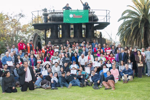 Cristalerías de Chile participa en certificación de recicladores de base