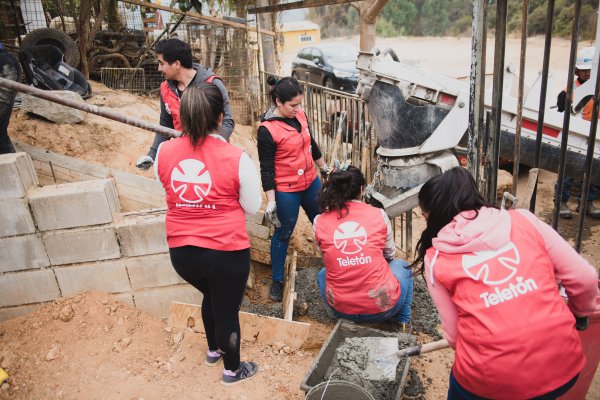 Melón y Teletón mejoran accesos a viviendas