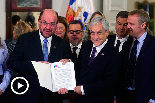 Piñera recibe 94 propuestas por la infancia y asegura que acuerdo es “milagro de los niños"