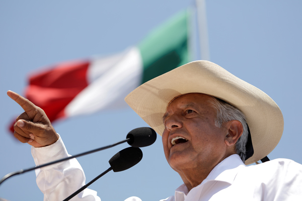 López Obrador aumenta su intención de voto a 52% a un mes de las elecciones en México