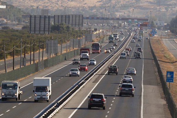 Infraestructura: nuevas pistas por ruta 5, extender Carretera Austral y red de fibra óptica para conectar con Asia