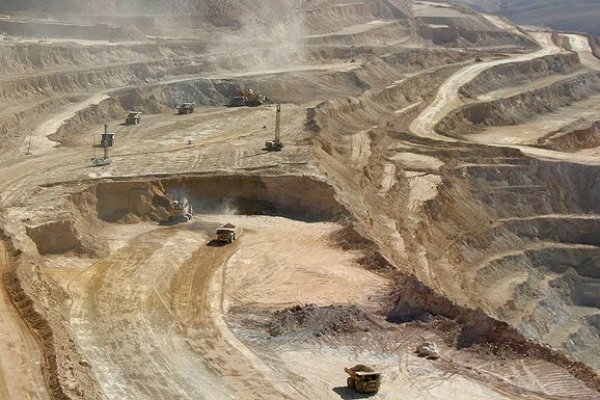 Permisos para nueva mina Quebrada Blanca se atrasan