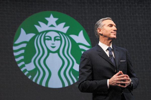 Howard Schultz deja la presidencia ejecutiva de Starbucks