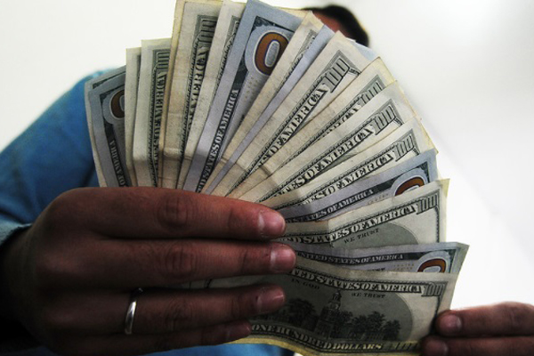 Dólar modera avance en Chile por señales de fortaleza de la economía local