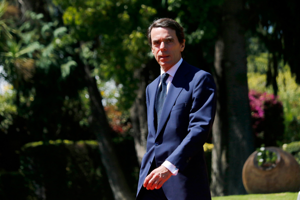 José María Aznar lidera cruzada de Philip Morris para flexibilizar ley en Chile