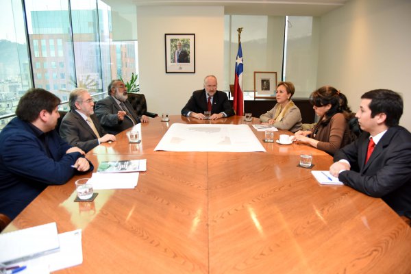 Ministerio de Minería firmará convenio con Guatemala para diseñar red de monitoreo vulcanológico