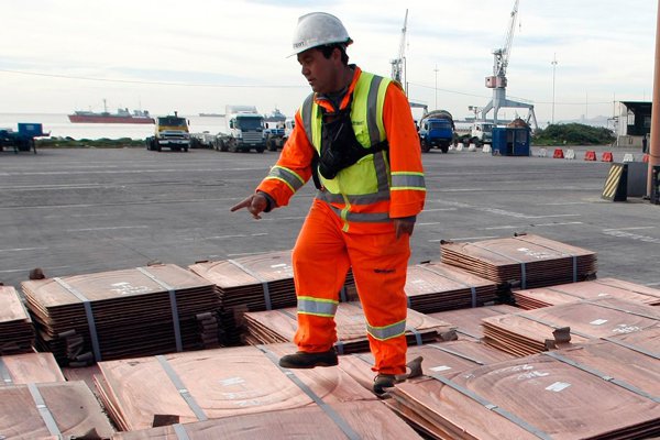 Cobre escala a su mejor precio en más de un mes