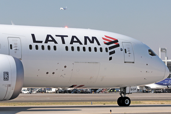 Latam cifra en US$ 13 millones impacto por huelga de camioneros en Brasil