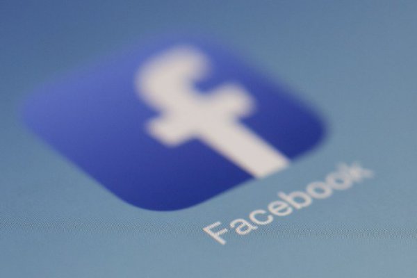 Facebook confirma que compartió datos con empresas chinas, entre ellas Huawei