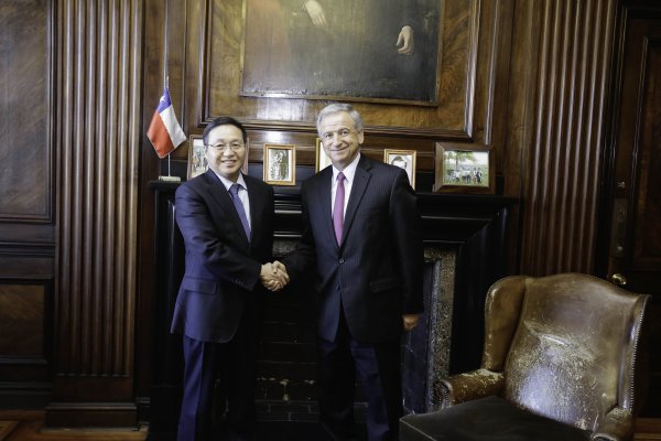Ministro de Hacienda se reúne con representantes del Bank of China