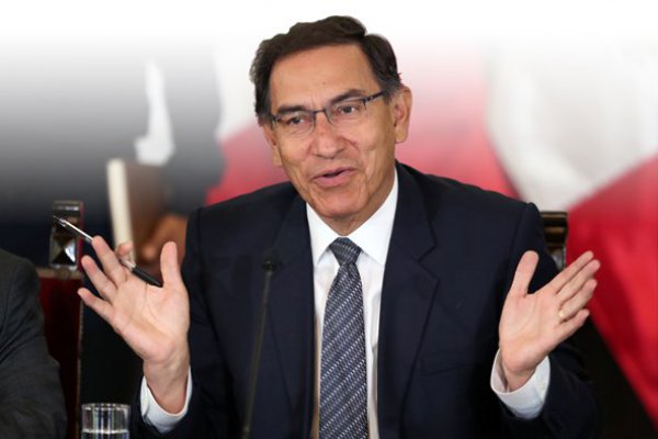 Perú no sale de la crisis: asume el sexto jefe de Economía desde 2016 y crece rechazo a Vizcarra