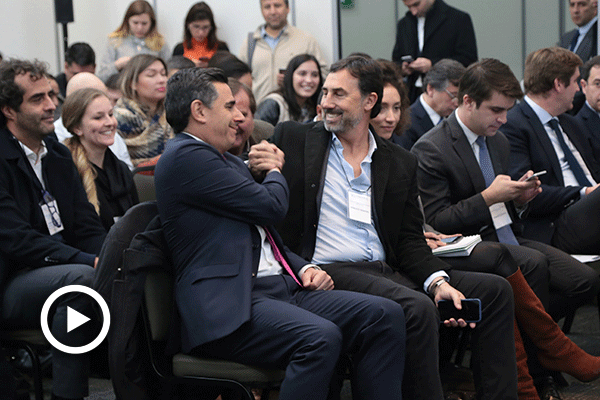 Gerardo Cood, gerente general de la compañía celebra el triunfo. Foto: Rodolfo Jara