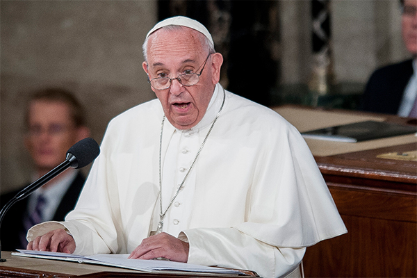 El papa finalmente aceptó la renuncia de Juan Barros y otros dos obispos