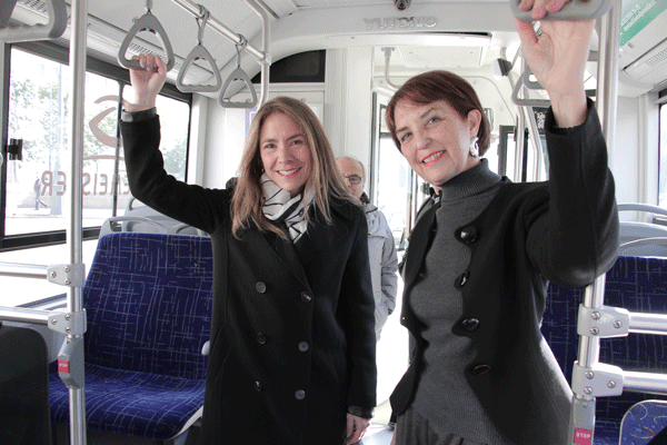 Gobierno inicia negociaciones con operadores del Transantiago para sumar 200 buses eléctricos