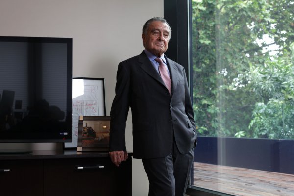 Magnate argentino Eduardo Eurnekian comenzaría a exportar gas a Chile a partir de este verano