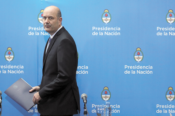 Presidente del Banco Central argentino es removido por Macri tras jornada negra del peso