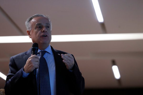 Comisión rechazó acusación constitucional contra ministro Santelices