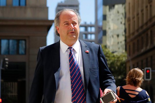 Ministro del Trabajo asegura que están trabajando "a toda máquina" tras masivos despidos por cierre de Maersk