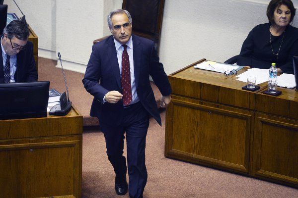 Francisco Chahuán, el senador que abrió la primera crisis al interior del gobierno