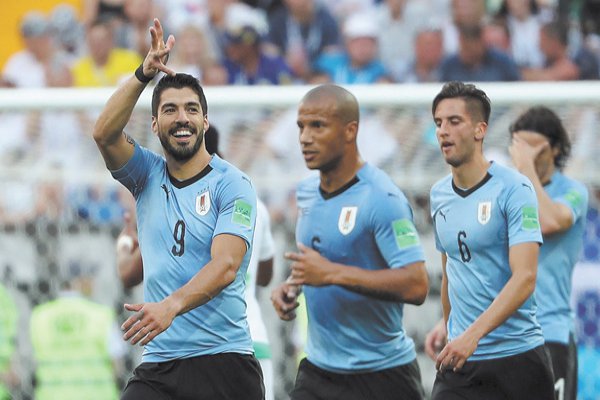 Uruguay ya está en octavos de final de la mano de Luis Suárez