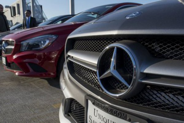 Matriz de Mercedes advierte que guerra comercial golpeará sus ganancias y automotrices europeas caen en bolsa