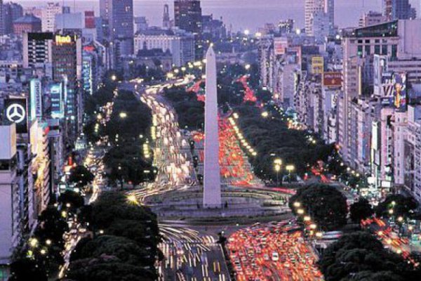 Alivio en Argentina: el dólar baja y la bolsa se dispara más de 8% tras entrada del país a emergentes