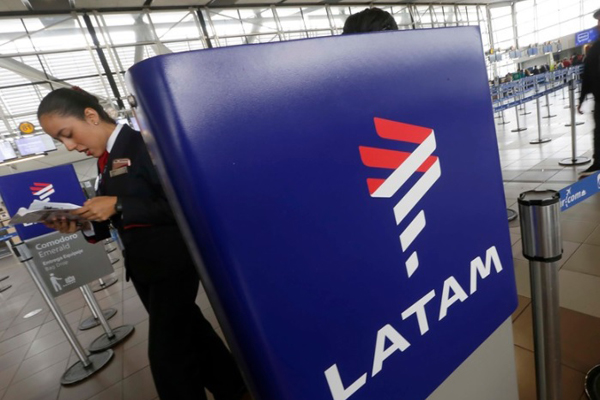 Latam decide cancelar todos su vuelos desde y hacia Argentina