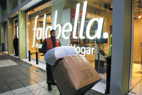 Falabella impulsa inclusión social con programa de reciclaje