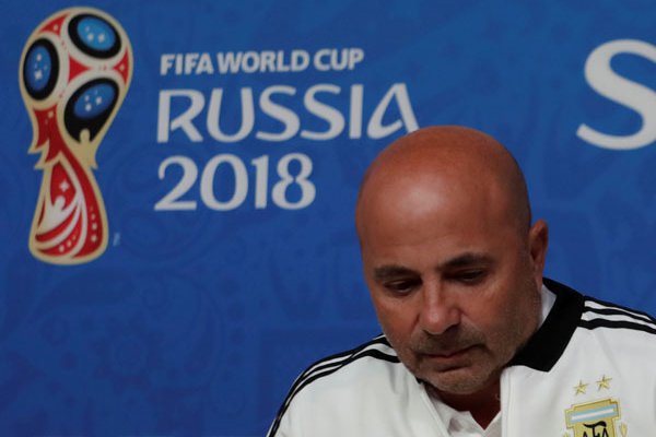Sampaoli: “Quedan cinco finales”