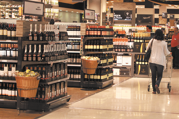 El alcohol, el nuevo desafío online de los supermercados