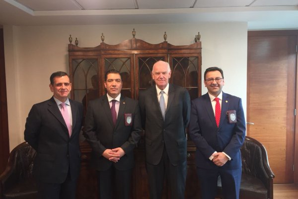 Ricardo Matte; gerente general de la Abif; el prefecto inspector Eduardo Rodríguez-Peña Troncoso, jefe nacional de Delitos Económicos y Medio Ambiente; Segismundo Schulin-Zeuthen, presidente de la Abif; y el subprefecto Rodrigo Figueroa Bunster, jefe de la Brigada del Cibercrimen Metropolitana.