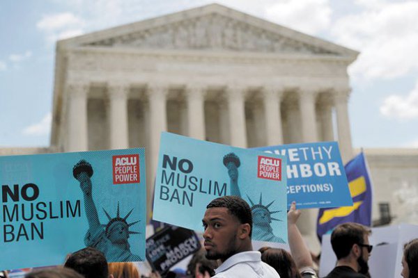 Corte Suprema de EEUU respalda prohibición de viajes de Trump