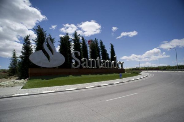 <p>Santander facilitará el pago con móvil y tarjeta en los autobuses de Madrid</p>