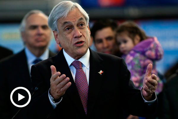 Inmigración: Piñera entrega 3 mil visas y defiende expulsión de extranjeros irregulares