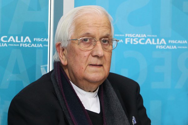 El Papa aceptó renuncias de obispos Alejandro Goic y Horacio Valenzuela