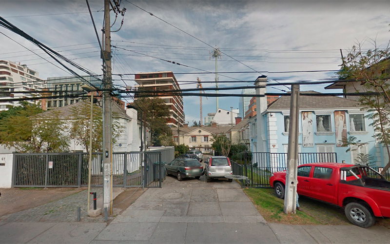 <p>Dueños de edificio paralizado en El Golf suman conflicto con otro proyecto en Las Condes</p>