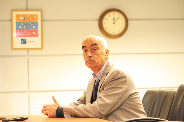 Asesor de FNE en estudio sobre notarías llama a “no digitalizar la burocracia”