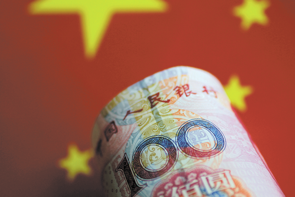 Banco central de China busca inyectar confianza tras caída del yuan